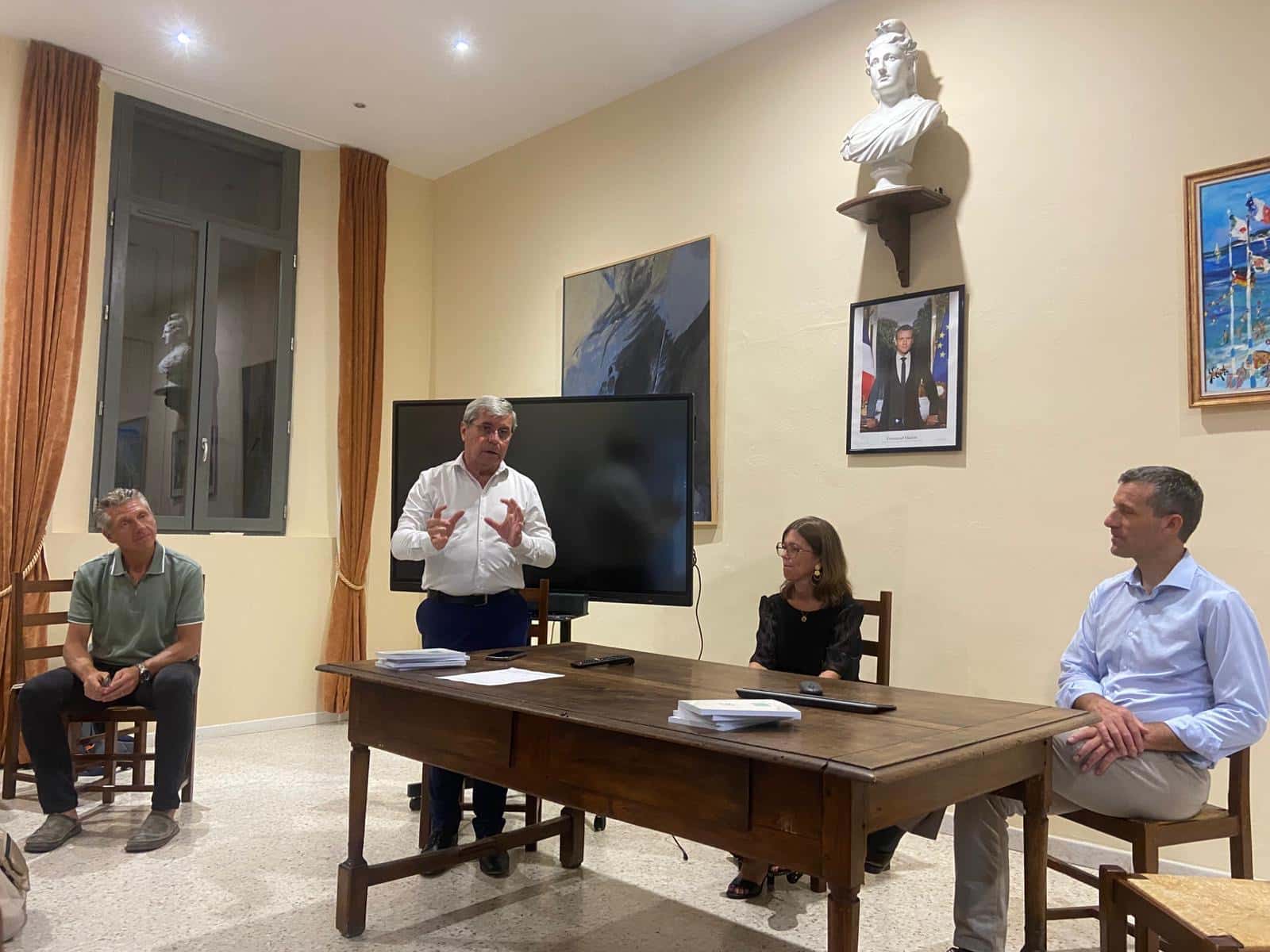 Échanges croisés entre élus et professionnels de santé à la mairie d'Annot