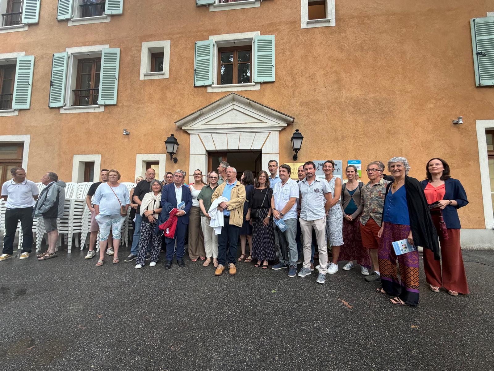 Tout le groupe présent lors de l'inauguration du Campus Santé d'Annot